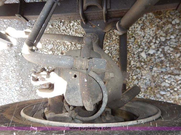 image for item J3953 2001 International 4700 dump truck