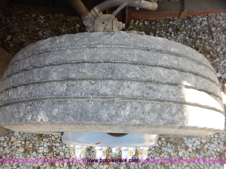 image for item J3953 2001 International 4700 dump truck