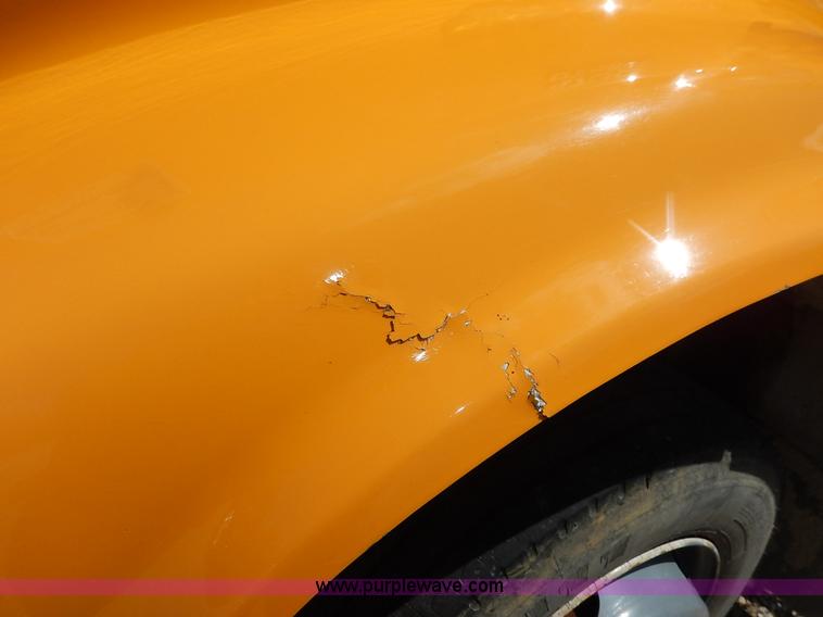 image for item J3953 2001 International 4700 dump truck