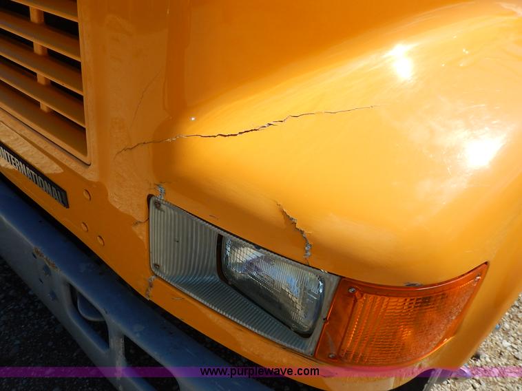 image for item J3953 2001 International 4700 dump truck