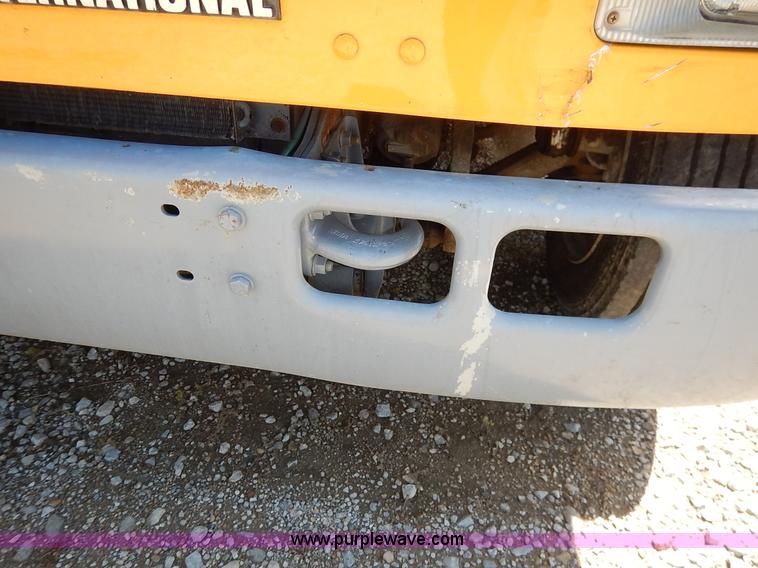 image for item J3953 2001 International 4700 dump truck