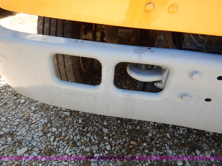 image for item J3953 2001 International 4700 dump truck