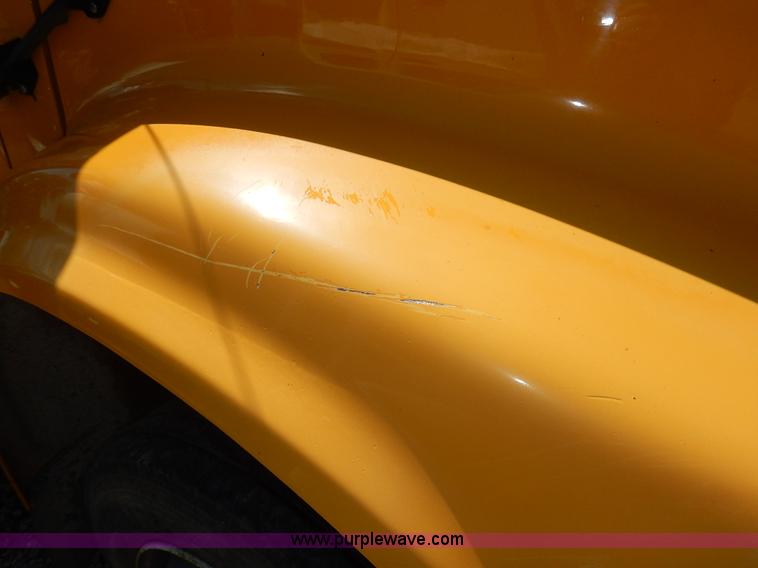 image for item J3953 2001 International 4700 dump truck