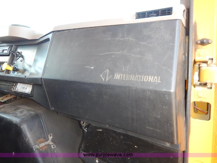 image for item J3953 2001 International 4700 dump truck