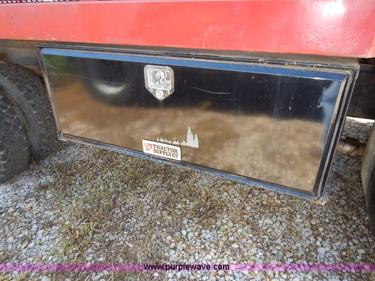 image for item J3953 2001 International 4700 dump truck