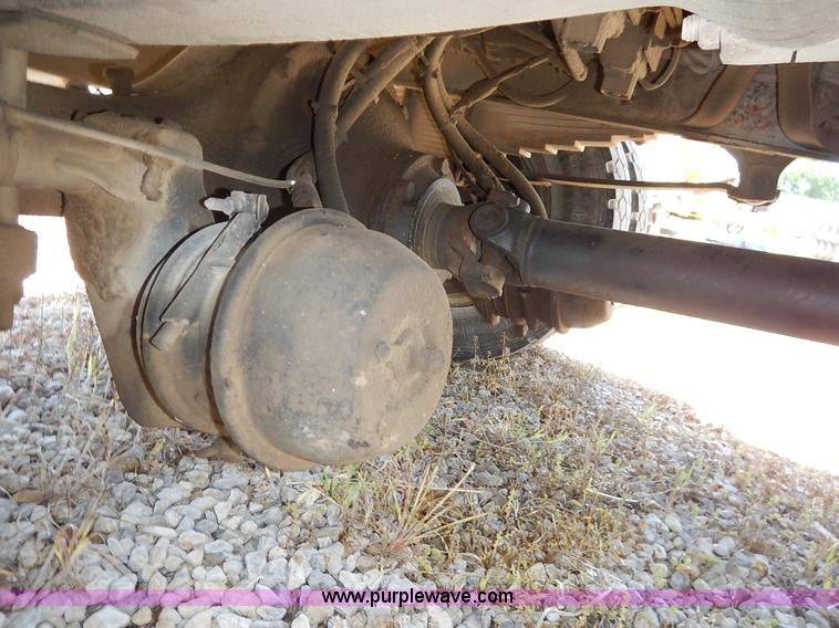 image for item J3953 2001 International 4700 dump truck