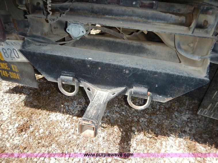 image for item J3953 2001 International 4700 dump truck