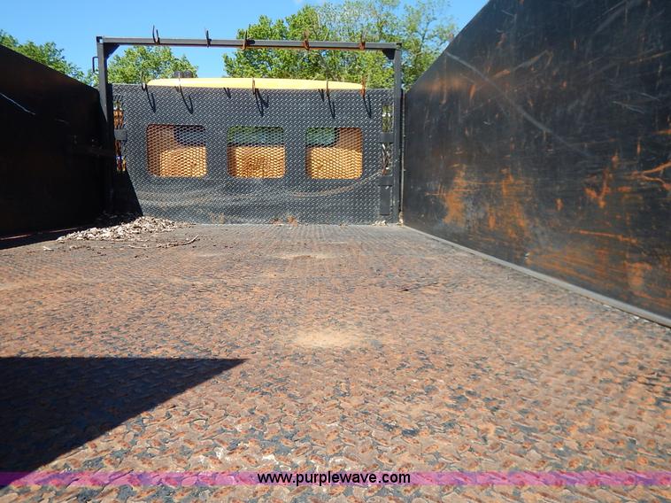 image for item J3953 2001 International 4700 dump truck