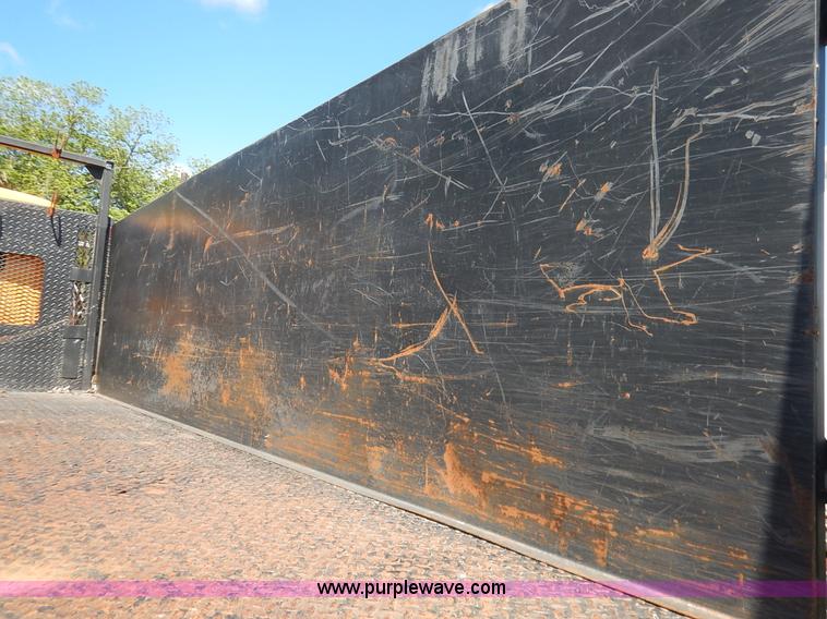 image for item J3953 2001 International 4700 dump truck