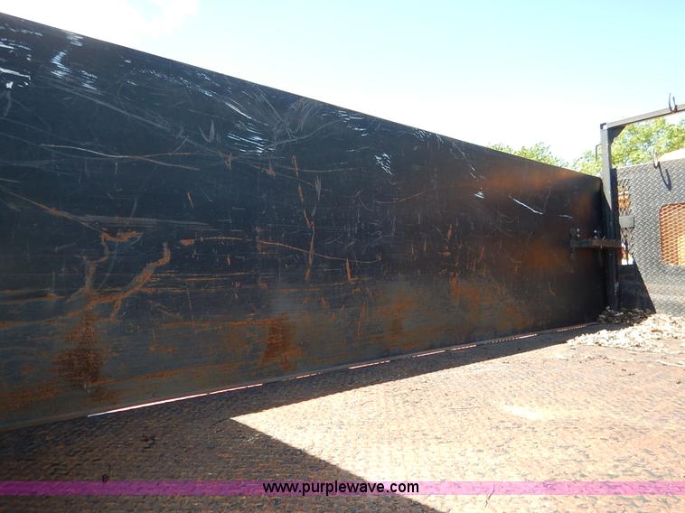 image for item J3953 2001 International 4700 dump truck