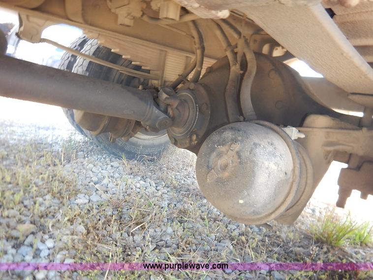 image for item J3953 2001 International 4700 dump truck