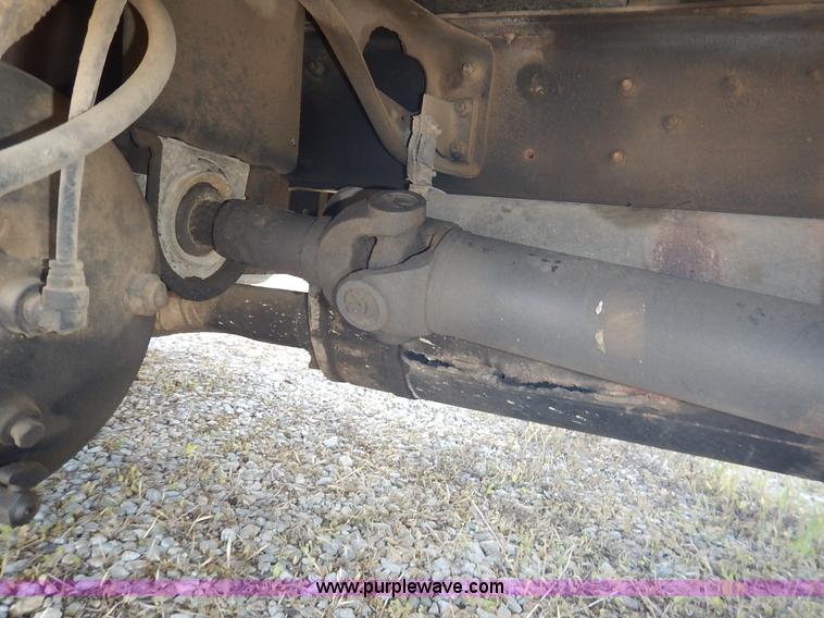 image for item J3953 2001 International 4700 dump truck