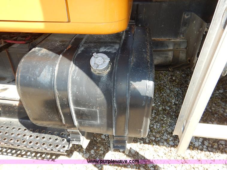 image for item J3953 2001 International 4700 dump truck