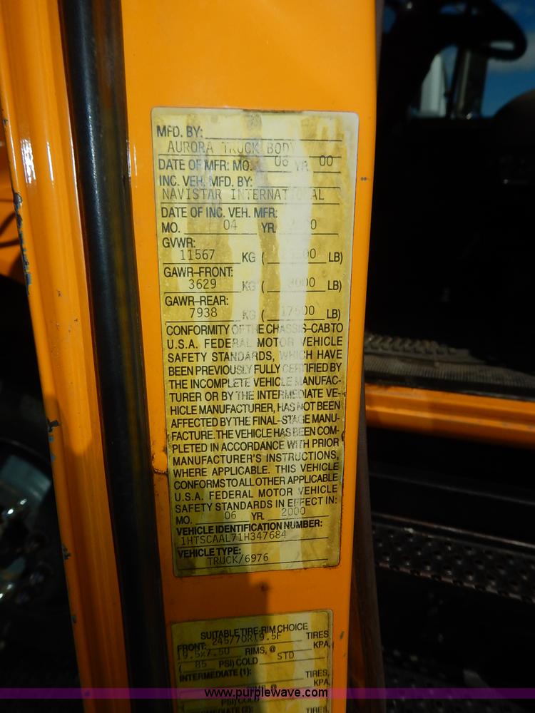 image for item J3953 2001 International 4700 dump truck