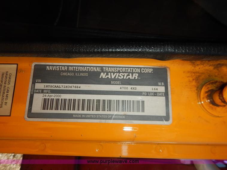 image for item J3953 2001 International 4700 dump truck