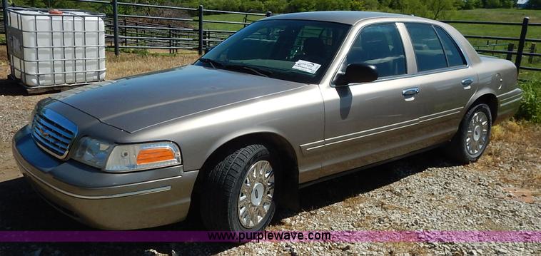 image for item J3954 2004 Ford Crown Victoria Police Interceptor
