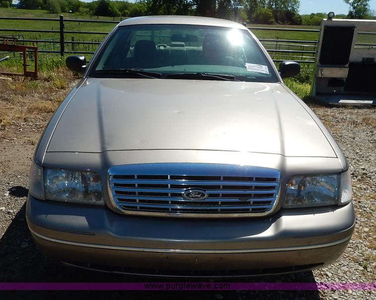 image for item J3954 2004 Ford Crown Victoria Police Interceptor