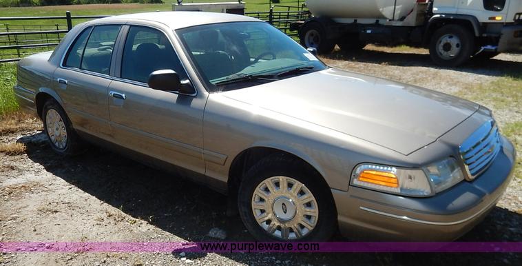 image for item J3954 2004 Ford Crown Victoria Police Interceptor