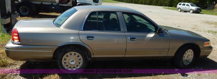 image for item J3954 2004 Ford Crown Victoria Police Interceptor