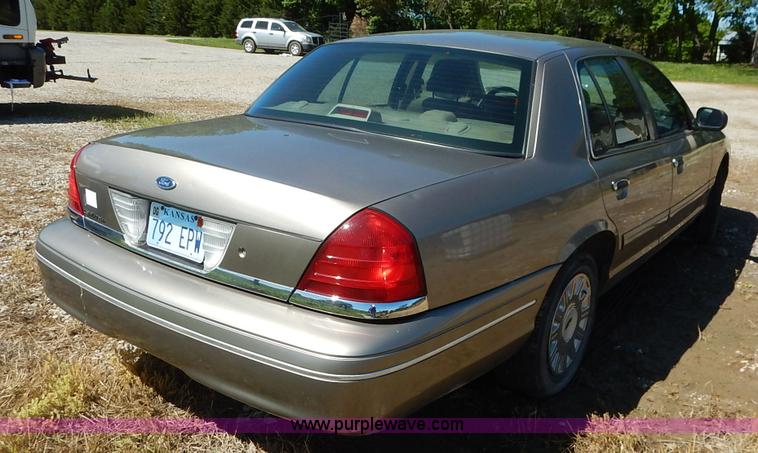 image for item J3954 2004 Ford Crown Victoria Police Interceptor