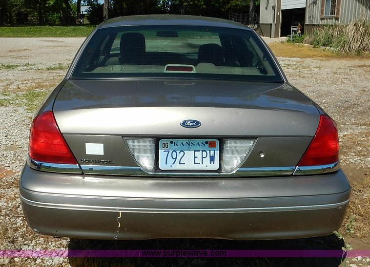 image for item J3954 2004 Ford Crown Victoria Police Interceptor
