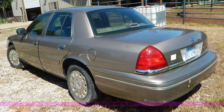image for item J3954 2004 Ford Crown Victoria Police Interceptor