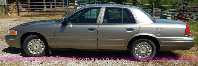 image for item J3954 2004 Ford Crown Victoria Police Interceptor