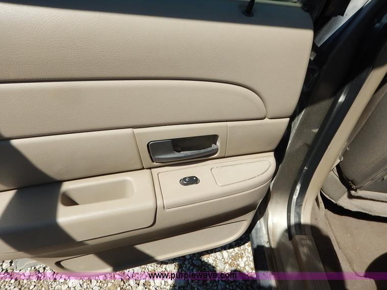 image for item J3954 2004 Ford Crown Victoria Police Interceptor