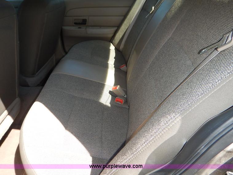 image for item J3954 2004 Ford Crown Victoria Police Interceptor