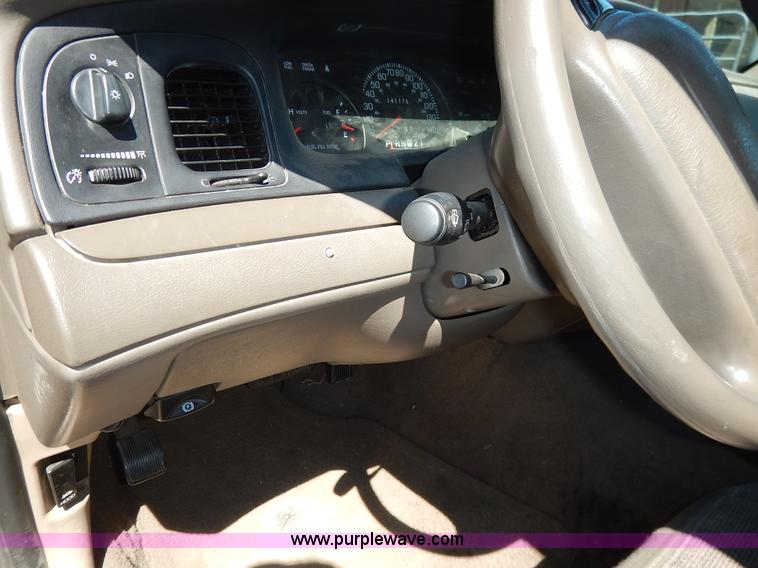 image for item J3954 2004 Ford Crown Victoria Police Interceptor