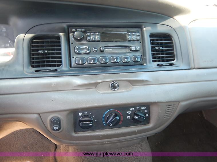 image for item J3954 2004 Ford Crown Victoria Police Interceptor