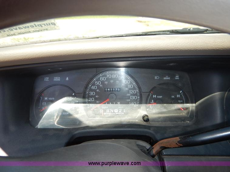 image for item J3954 2004 Ford Crown Victoria Police Interceptor