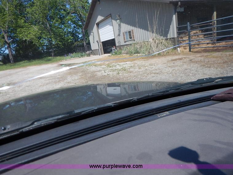 image for item J3954 2004 Ford Crown Victoria Police Interceptor