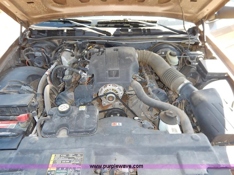 image for item J3954 2004 Ford Crown Victoria Police Interceptor