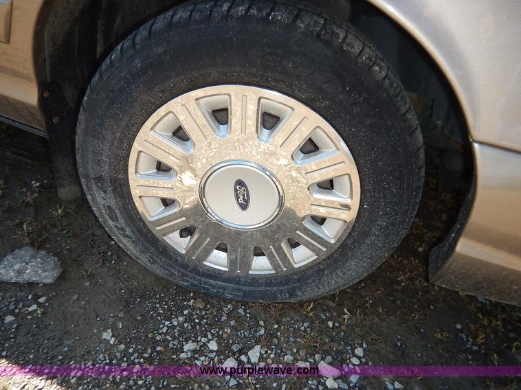 image for item J3954 2004 Ford Crown Victoria Police Interceptor