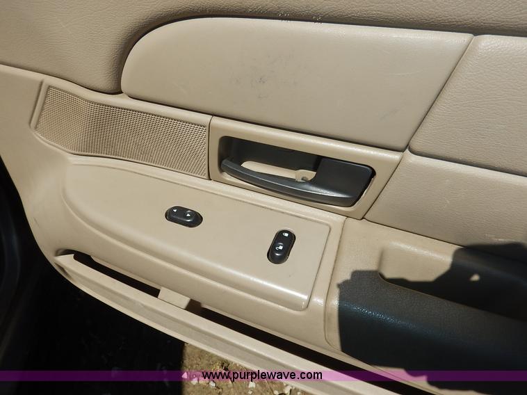 image for item J3954 2004 Ford Crown Victoria Police Interceptor