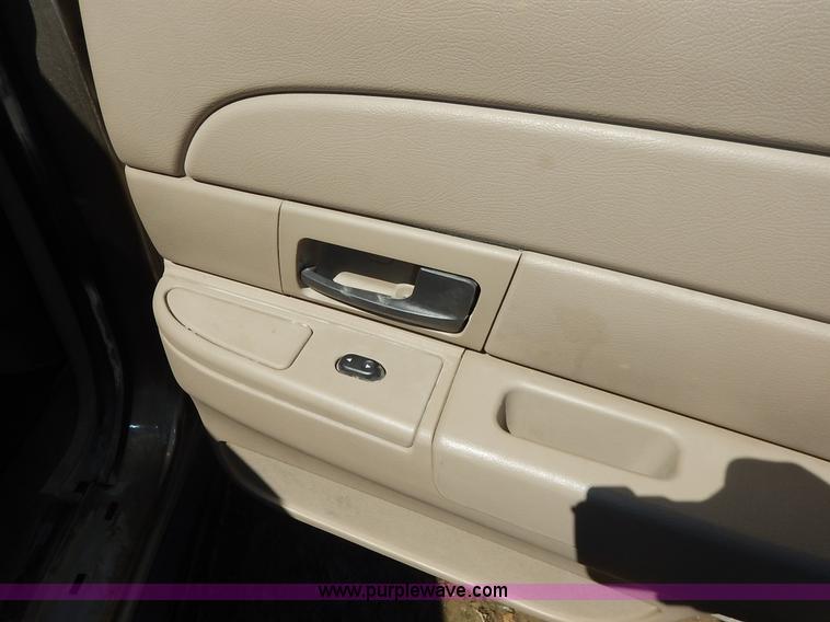image for item J3954 2004 Ford Crown Victoria Police Interceptor