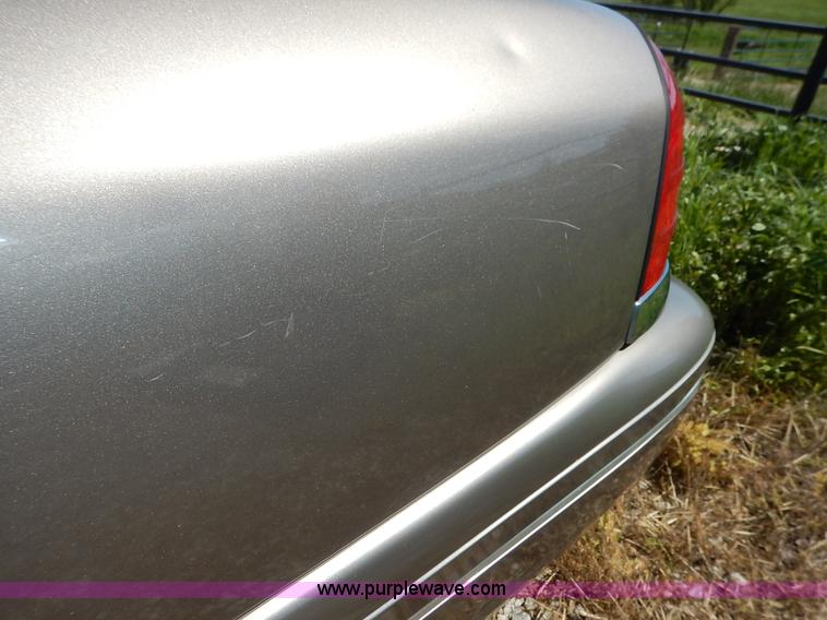 image for item J3954 2004 Ford Crown Victoria Police Interceptor