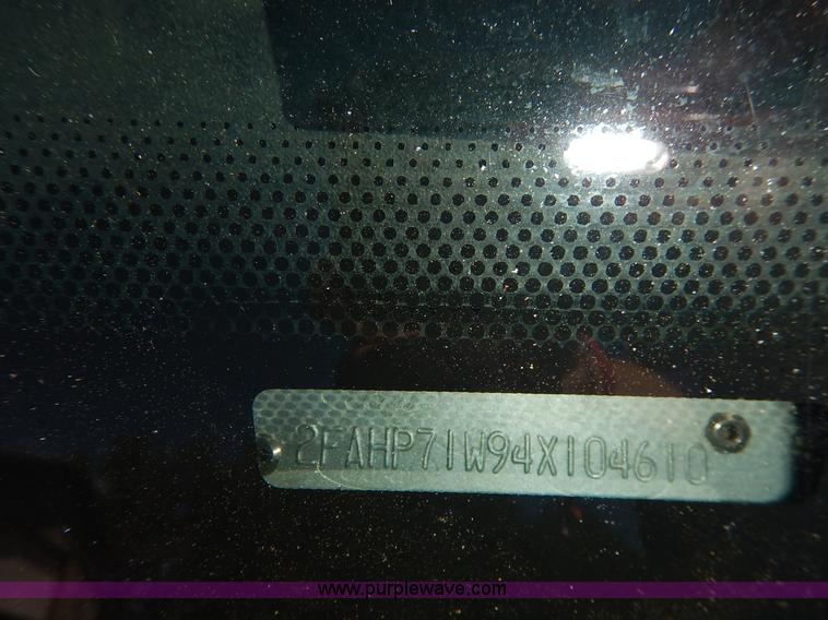 image for item J3954 2004 Ford Crown Victoria Police Interceptor