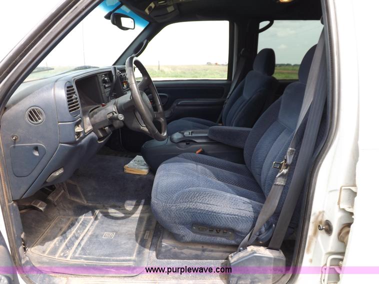 image for item K3920 1999 Chevrolet Tahoe LS SUV