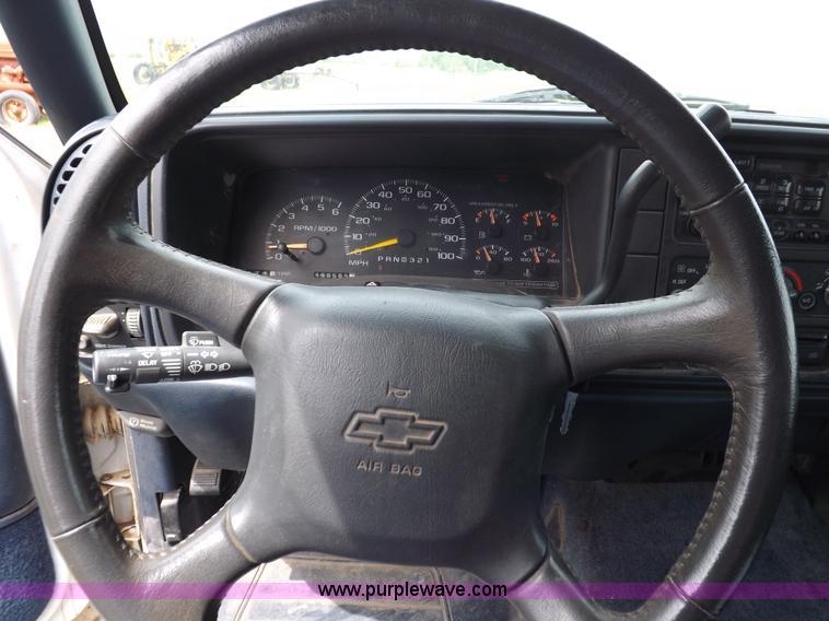 image for item K3920 1999 Chevrolet Tahoe LS SUV