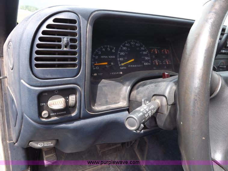 image for item K3920 1999 Chevrolet Tahoe LS SUV