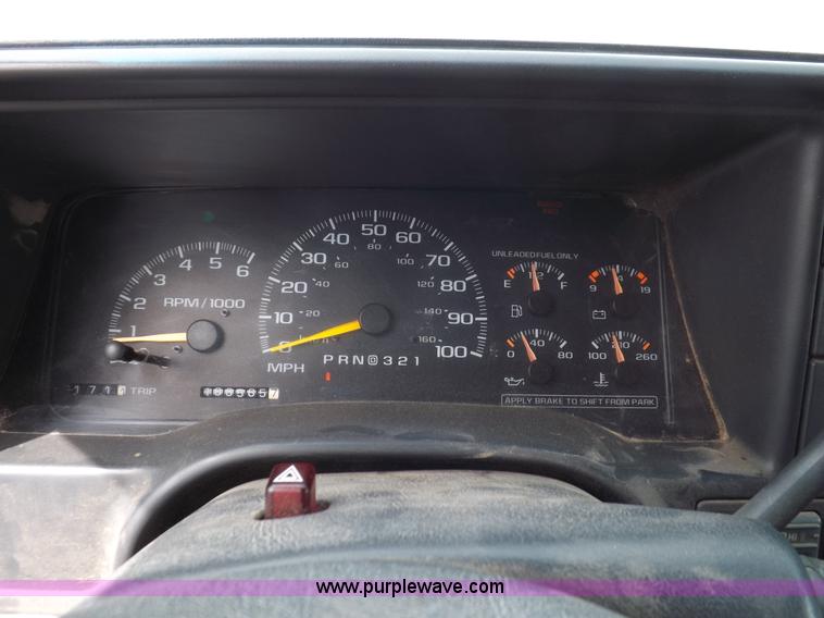 image for item K3920 1999 Chevrolet Tahoe LS SUV