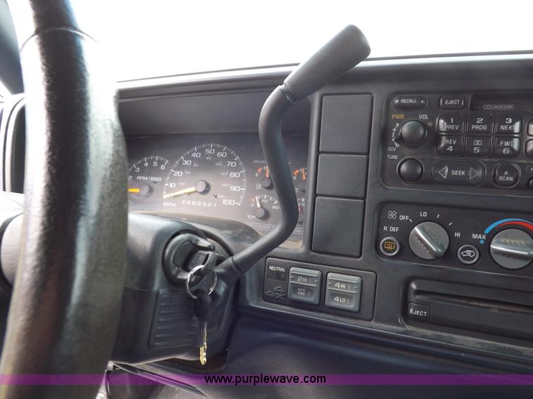 image for item K3920 1999 Chevrolet Tahoe LS SUV