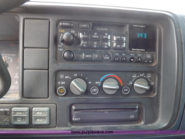 image for item K3920 1999 Chevrolet Tahoe LS SUV