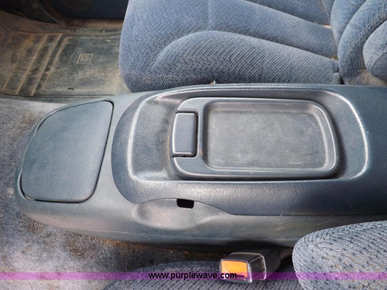 image for item K3920 1999 Chevrolet Tahoe LS SUV