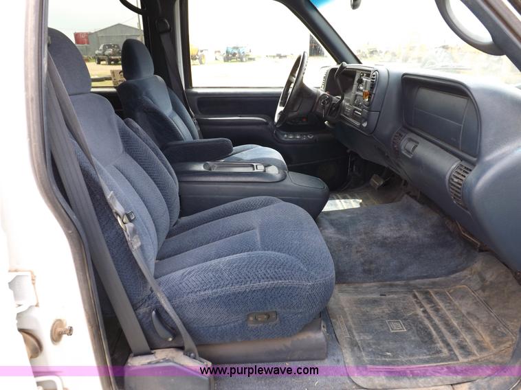 image for item K3920 1999 Chevrolet Tahoe LS SUV