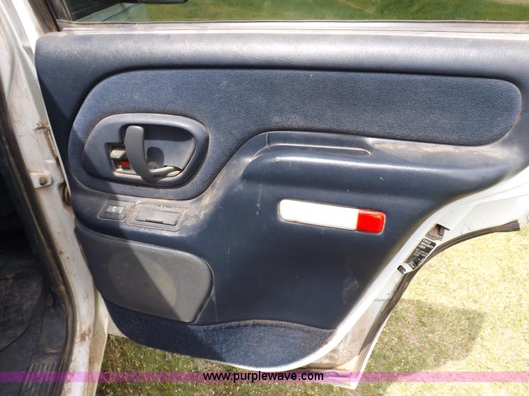 image for item K3920 1999 Chevrolet Tahoe LS SUV