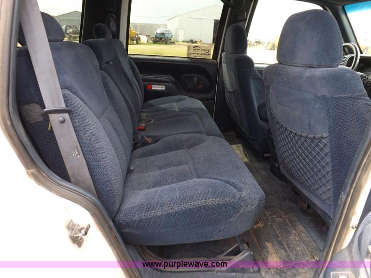 image for item K3920 1999 Chevrolet Tahoe LS SUV