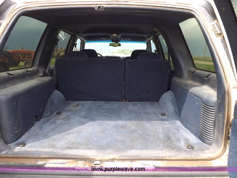 image for item K3920 1999 Chevrolet Tahoe LS SUV